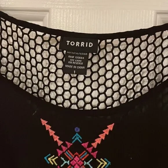 Torrid Aztec-y Flowy top 🌻 - Picture 4 of 9